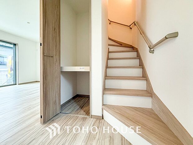 やわらかな陽射しがふりそそぎ、ゆったりした時間が流れる室内。