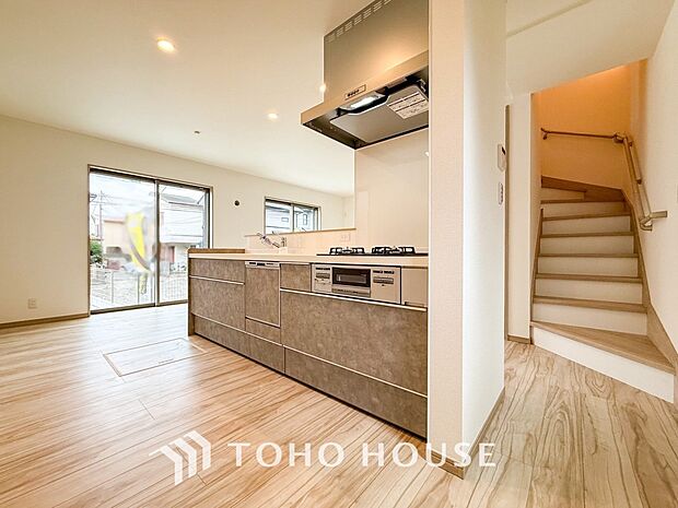 階段にはお子様やお年寄りに安心な手すりをご用意。