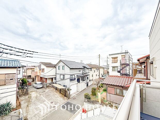 豊かな眺望にふさわしい空間には、通風・採光にも優れ、心地よい光と風があふれています。