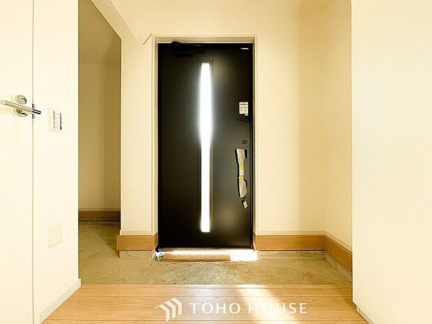 帰り着くたびに洗練されたテイストの空間に迎えられ誇りと喜びを感じる玄関まわりです。