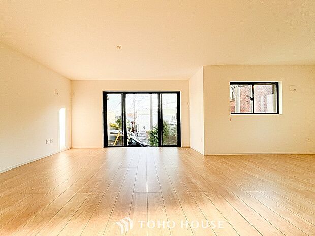 落ち着いた雰囲気に包まれた伸びやかな空間で、ゆったりと家族団らんの時間を過ごせます。