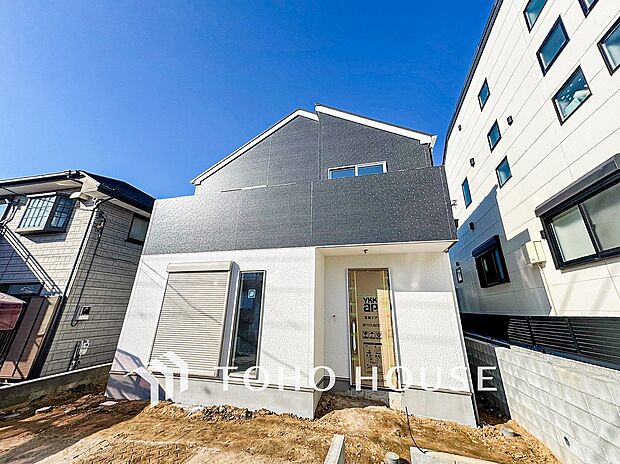 清潔感溢れる玄関がお出迎えする本邸宅の物語は、ここから始まる日常を期待させます。