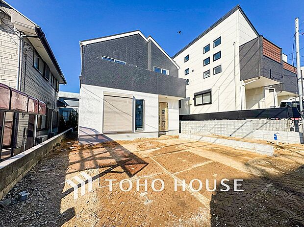 風を感じ解放感あふれる光に満ちた住まい。