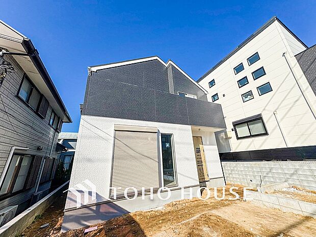 爽やかな青空の下に贅沢なほどに降り注ぐ陽光、豊かな居住性と、クオリティが見事に調和した住空間。