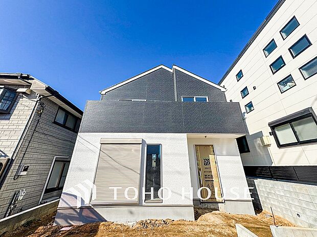 時代の流れに惑わされないシックなカラートーンで街並みに溶け込む外観。