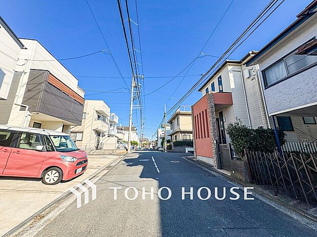 住む人を映し出す洗練された佇まいは、いつまでも輝き続けながらいつしか街の風景に溶け込んでいきます。