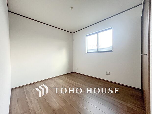 一日の疲れをいやしてくれる主寝室。自分時間を快適に過ごすプライベートルーム。