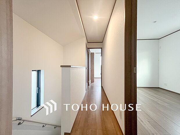 やわらかな陽射しがふりそそぎ、ゆったりした時間が流れる室内。