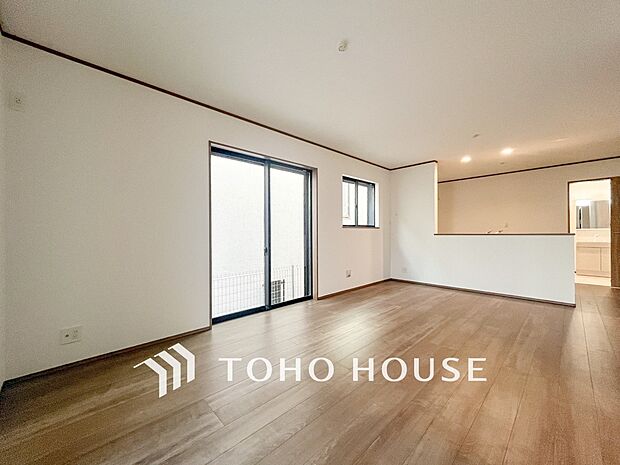 忙しい朝でも、しっかり家族が揃って食事をして頂けるゆとりある大きさのダイニングスペース。