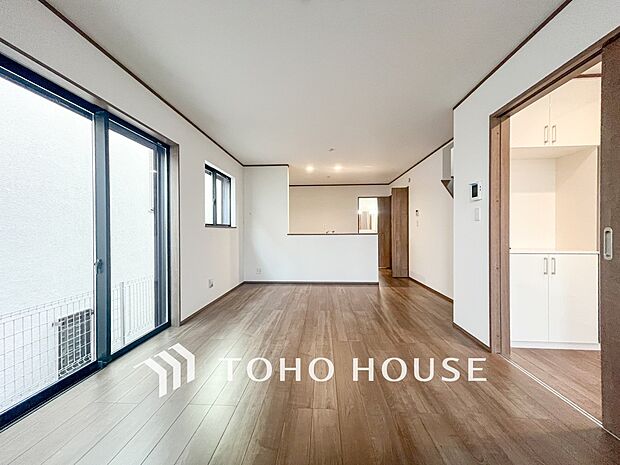 開放感あるリビングダイニング。ご家族とのんびりしたひと時を過ごせますね。