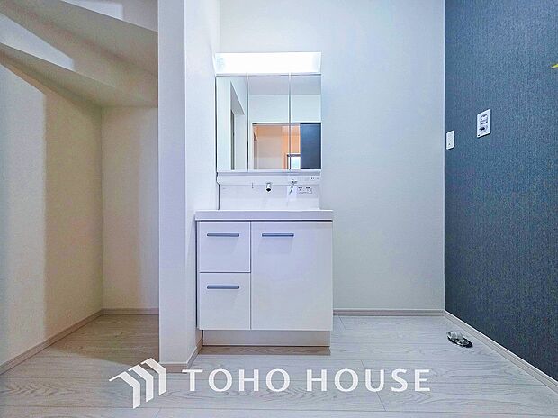 落ち着いた空間を演出するカラーと、ゆったりお使い頂ける広さが魅力のパウダールーム。