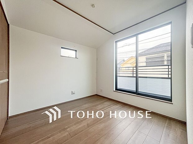 採光もアクセントの一つとして。プライベートルームにはやさしい光が射し込んでいます。