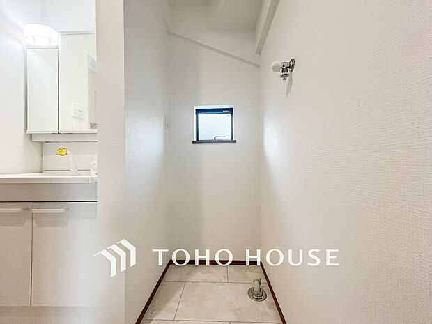 洗濯機を配置しても十分なスペースを確保しております。