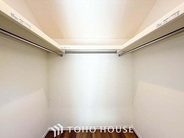 衣類だけでなく大きな荷物も収納でき、お部屋がすっきりします。