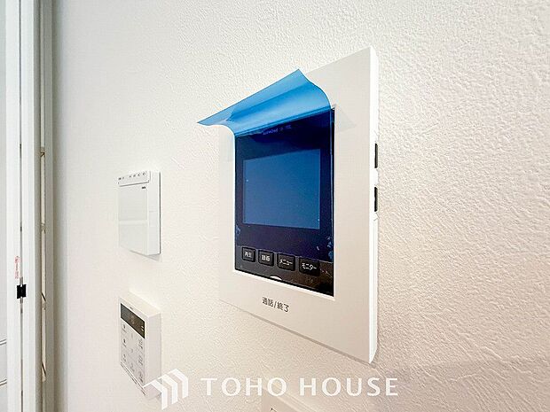 誰が来てもわかる様にモニター付きインターホンを設置。