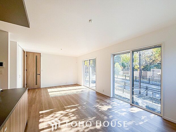 光と風があふれる開放的なリビングダイニングには自然と家族みんなが集まってきます。