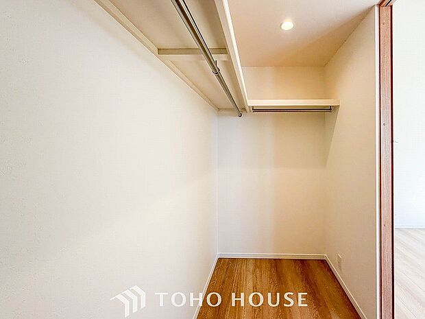 衣類だけでなく大きな荷物も収納でき、お部屋がすっきりします。