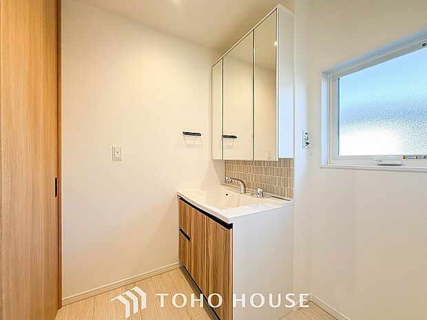 清潔感のあるプライベート空間は、身だしなみチェックや肌のお手入れに最適です。