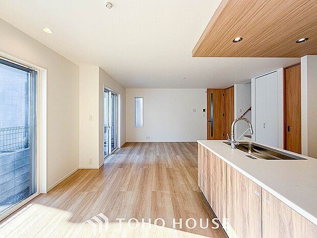 ここにはみんなが集い、食事と楽しい会話が始まるスペース。