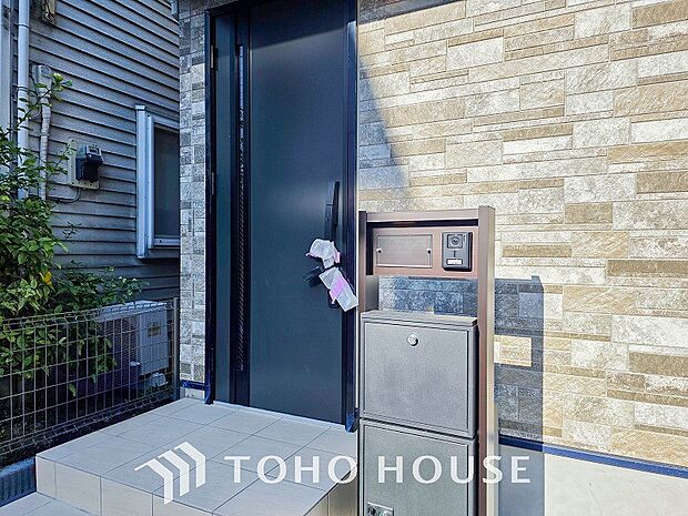 帰り着くたびに洗練されたテイストの空間に迎えられ誇りと喜びを感じる玄関まわりです。