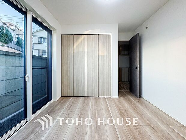 採光もアクセントの一つとして。プライベートルームにはやさしい光が射し込んでいます。