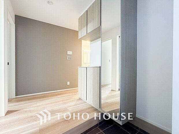 やわらかな陽射しがふりそそぎ、ゆったりした時間が流れる室内。