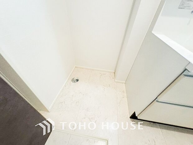 洗濯機を配置しても十分なスペースを確保しております。