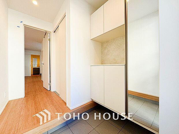 居住者の帰り、訪れる方を優しく迎えてくれる玄関です。