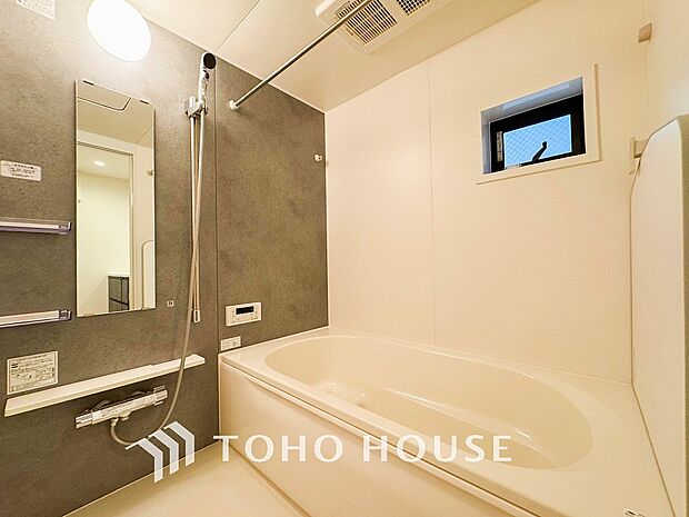 一日の疲れが癒される優雅なバスタイムを堪能できるゆとりあるバスルームです。