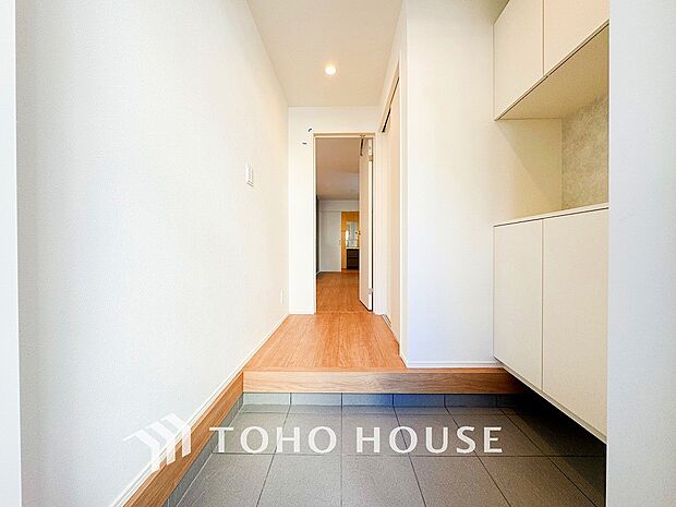 やわらかな陽射しがふりそそぎ、ゆったりした時間が流れる室内。