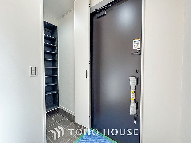 帰宅されるご家族や、訪れる方を優しく迎える・安らぎに満ちた生活空間を予感させてくれます。