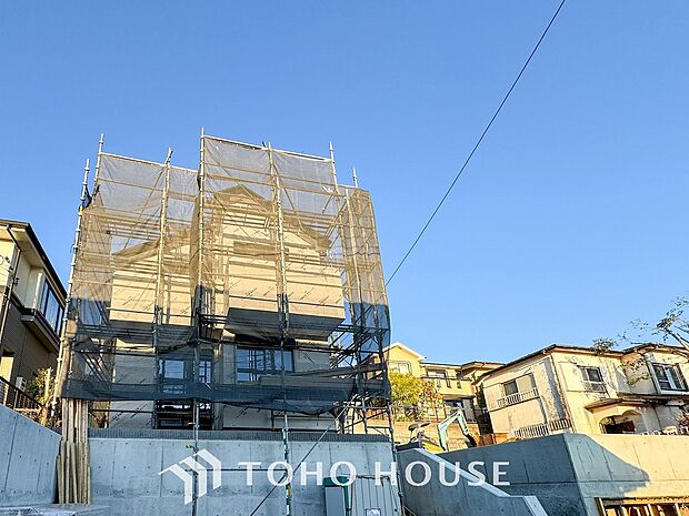 閑静な住宅街の陽当りに恵まれた土地で寛ぎに満ちた生活を。