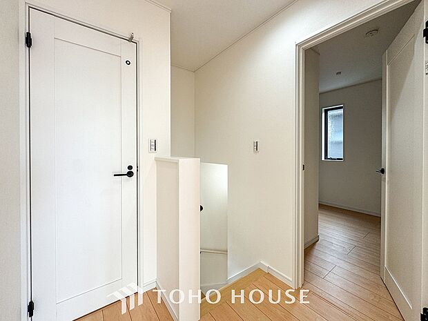 やわらかな陽射しがふりそそぎ、ゆったりした時間が流れる室内。