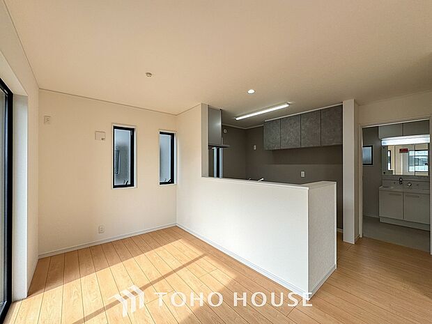 空気感という居心地の良いBGMは、暮らしのステージを彩り、心のやすらぎと満足感を与えてくれます。