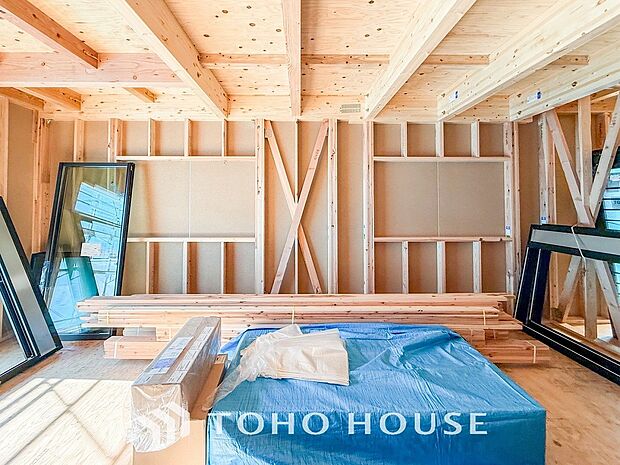 太陽の恵みを一気に受けた明るくあたたかいお住まい。吹きぬける風を感じながら爽やかで風通しの良い暮らし。