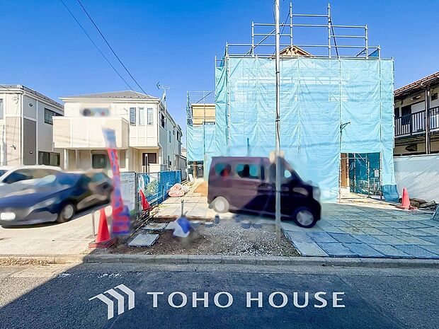 前面道路含む現地写真『快適』は「家」と「街」と「環境」が調和した時に訪れるだと改めて感じさせてくれます。