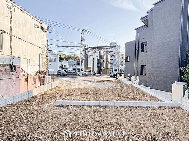 閑静な住宅街の陽当りに恵まれた土地で寛ぎに満ちた生活を。