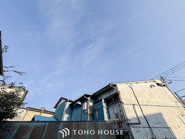 開放的で気持ちの良い眺望と青い空を満喫できます。