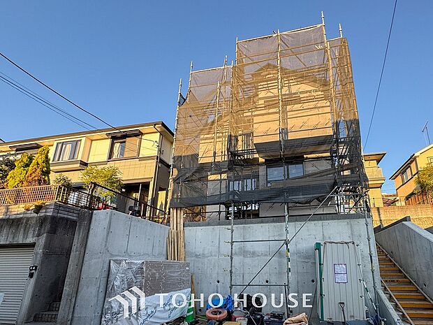 風を感じ青い空から太陽の恵みを感じる温もり溢れる佇まい。