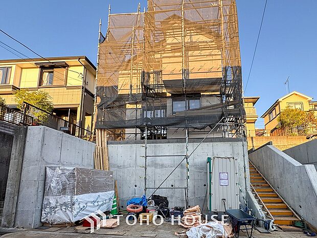 表現された空間は豊かな光と風を纏い、暮らしの時間を豊かにしてくれます。