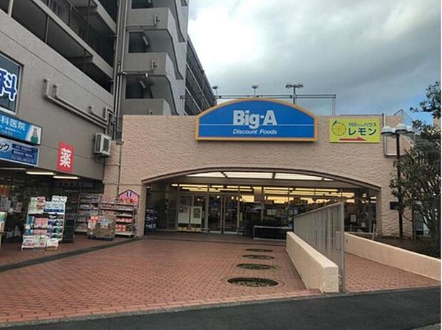食料品・日用品のディスカウントストア。営業時間は9時から21時。駐車場も完備しています。100円ショップ「レモン」戸塚店も併設しています。