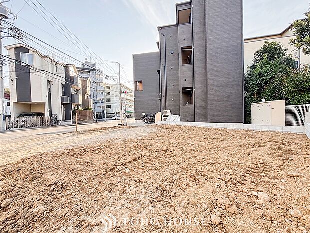 風を感じ青い空から太陽の恵みを感じる温もり溢れる佇まい。
