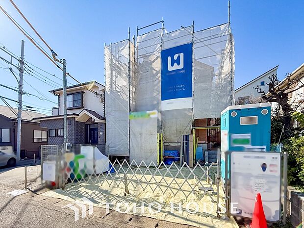 落ち着きのある閑静な住宅街に佇む邸宅。きっとここからご家族のかけがえのない想い出が作られることでしょう。