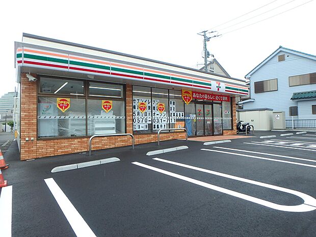 24時間営業 ATM有 酒類販売有。子供からお年寄りまで気軽に立寄れる地元のコンビニです。