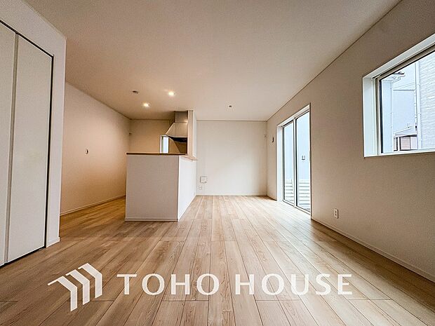 太陽の恵みを一気に受けた明るくあたたかいお住まい。吹きぬける風を感じながら爽やかで風通しの良い暮らし。