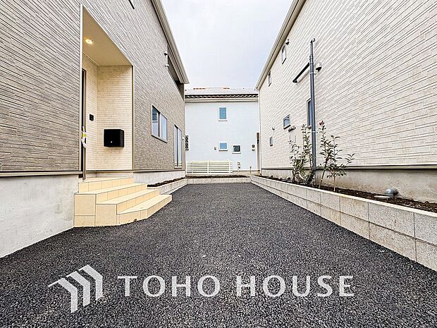 表現された空間は豊かな光と風を纏い、暮らしの時間を豊かにしてくれます。