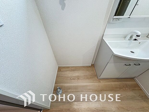 洗濯機を配置しても十分なスペースを確保しております。