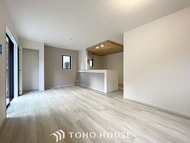 落ち着いた雰囲気に包まれた伸びやかな空間で、ゆったりと家族団らんの時間を過ごせます。