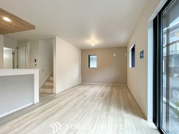 太陽の恵みを一気に受けた明るくあたたかいお住まい。吹きぬける風を感じながら爽やかで風通しの良い暮らし。