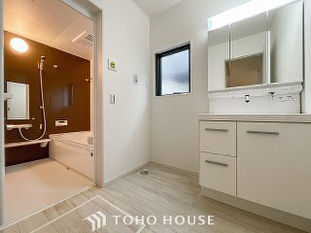 落ち着いた空間を演出するカラーと、ゆったりお使い頂ける広さが魅力のパウダールーム。